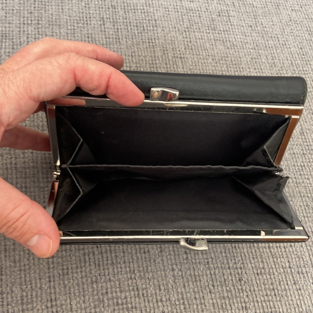 Danier leather tri fold wallet with change pocket - Picture 3 of 6